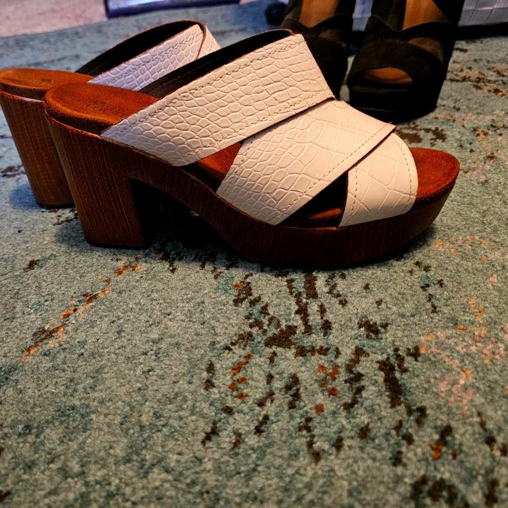 White Patterned Casual Sandal